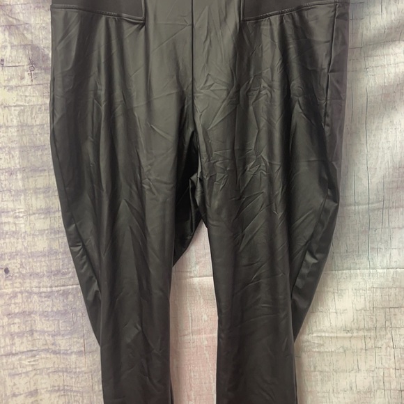 Brand new Woman’s Simply Vera Vera Wang pants - Picture 3 of 13